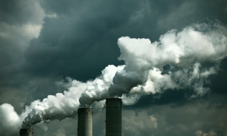 Canada’s fossil fuel reliance barely budges in three decades, study finds