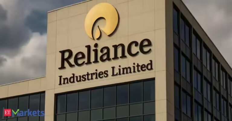 Refining gains, clean energy push lift Reliance outlook despite retail drag