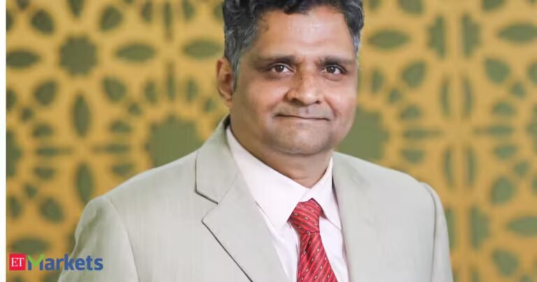 UTI AMC’s V Srivatsa warns against midcap valuation, says risk-reward better in largecaps