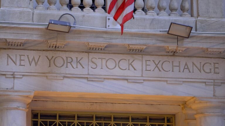 Stock Indexes Retreat as Crude Oil and Bond Yields Climb