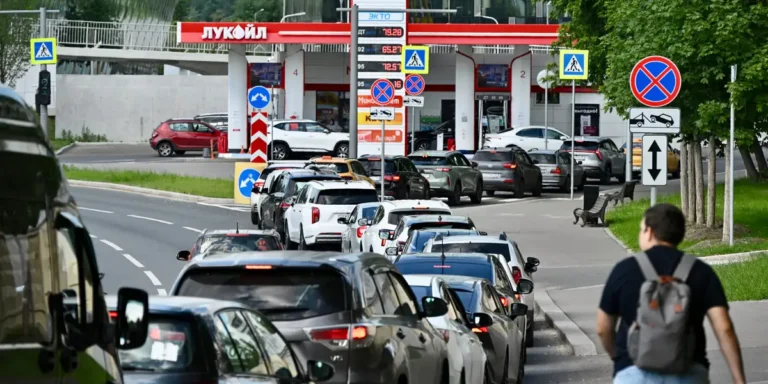Russia’s Worst Fuel Crisis in Years Deepens Amid Ukraine Drone Strikes
