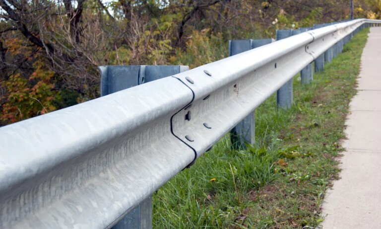 Tech Leaders, Economists Call for AI Guardrails to Protect Workers
