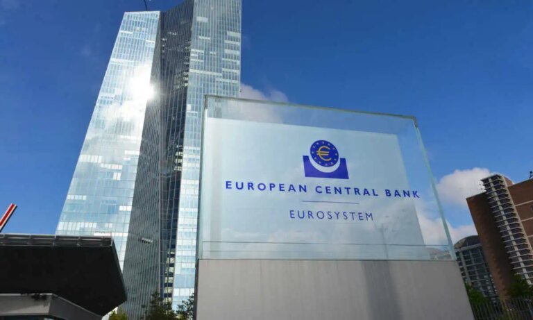 Eurozone Consumers Expect Cooling Inflation, Experts Hold Firm