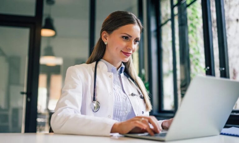 Hospitals Follow Banks’ Playbook for Taming Generic AI