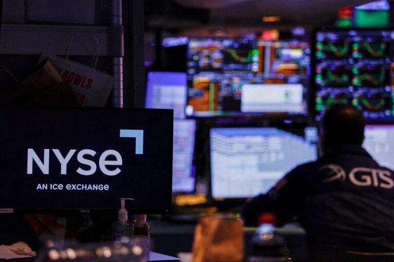 Wall St futures rebound as oil retreats, investors weigh US-Iran tensions