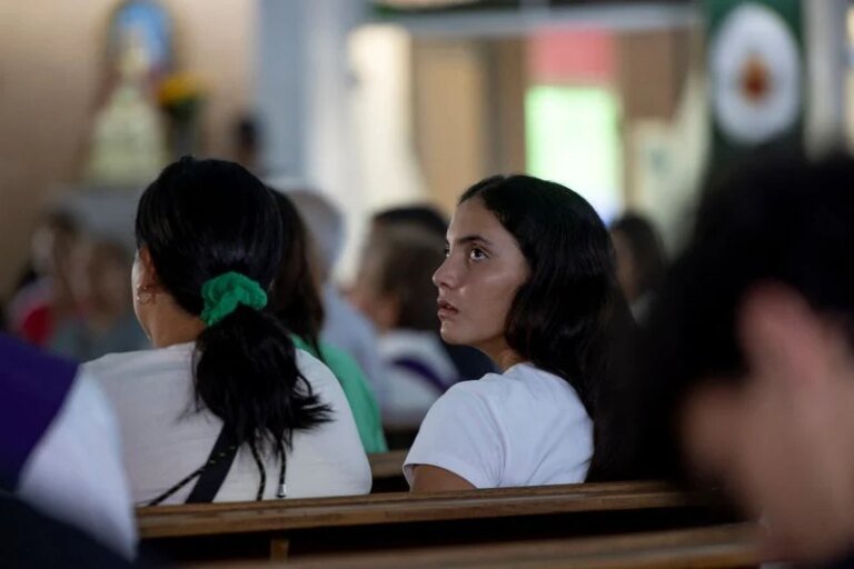 Teen Venezuela quake survivor mourns her ’young forever’ friends