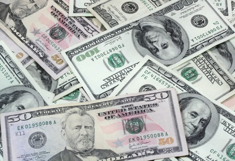 Dollar Supported by Higher T-Note Yields and Crude Prices