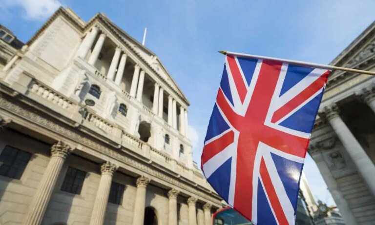UK Banking Customers Face Transfer and Payment Glitches