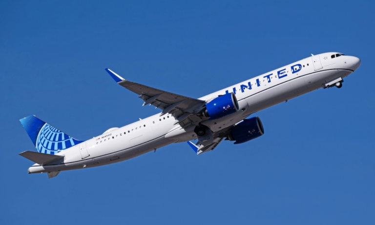 United Airlines Breaks Passenger Records Despite Surging Prices