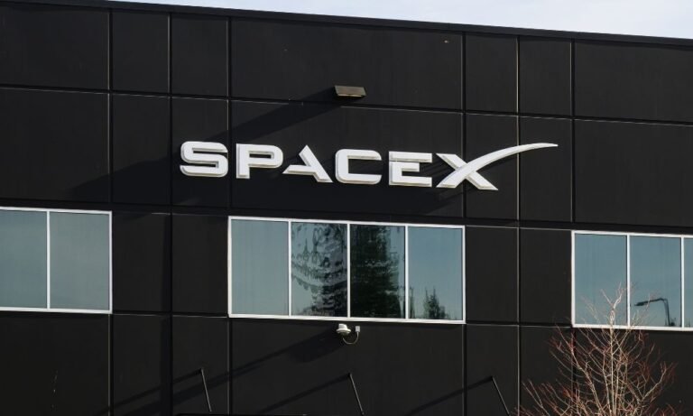 SpaceX stock falls below its US$135 IPO price