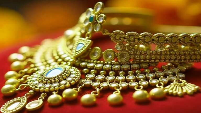 Gold Price Forecast: Bullion Posts First Weekly Gain Since May; Is It Right Time to Buy Gold or Wait More?