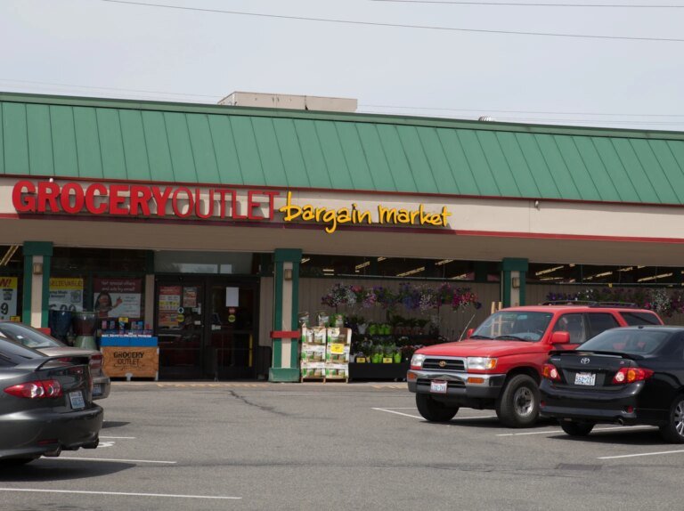 Grocery Outlet Stock: More Traffic, Smaller Baskets, Same Problems (NASDAQ:GO)