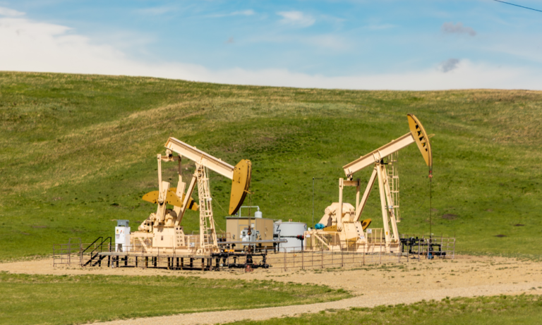 TSX rallies on Carney pipeline, then stalls as second megaproject draws doubts