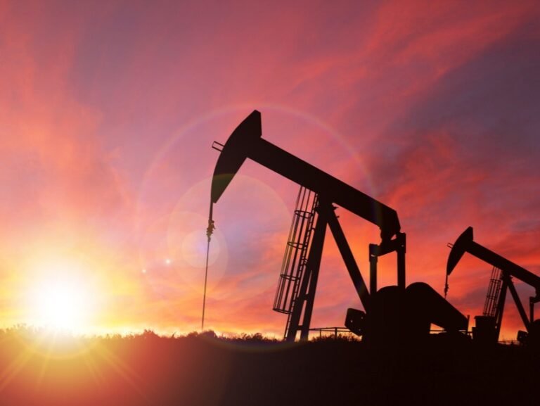 Oil prices extend run higher as US-Iran tensions intensify