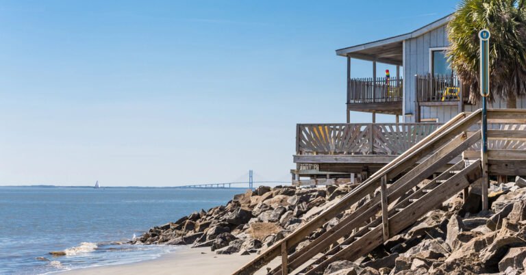 Second homes make a comeback, but mainly for wealthier white Gen Xers