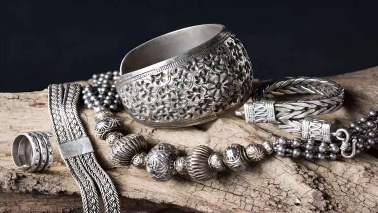 Silver Rates in India Turn Costlier Than Global Markets as Import Curbs Trigger Supply Crunch, Push Domestic Prices Over 10% Higher