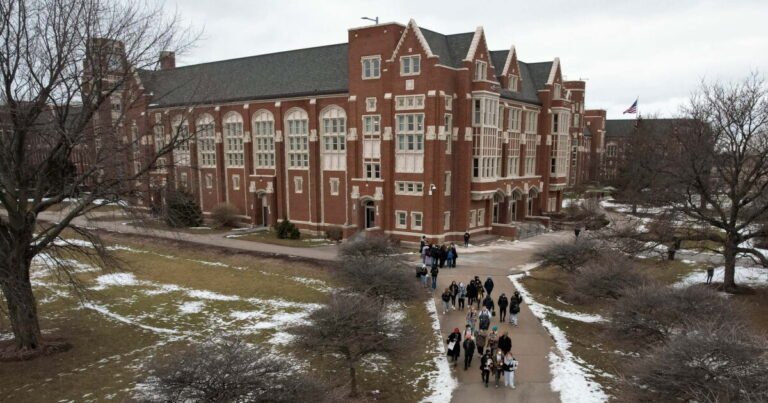 Chicago school district faces key budget vote Thursday