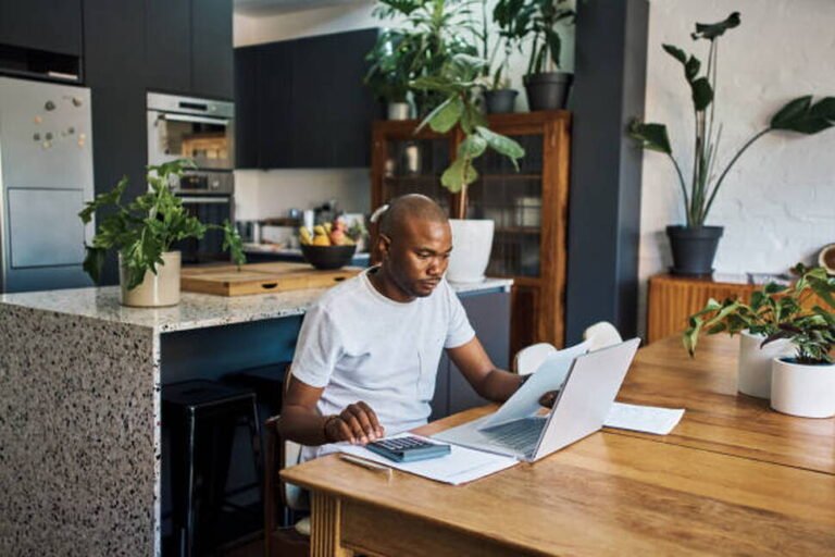 How Credit Card Issuers Calculate Your Minimum Payment | Credit Cards
