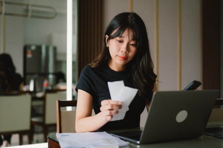 Got Bills? Here’s When You Should Pause Student Loan Payments to Free Up Cash | Student Loans